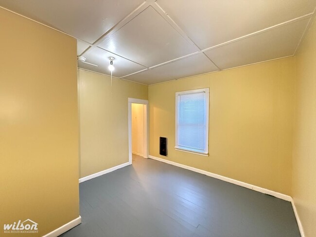 Building Photo - 2-Bedroom House with Fenced Yard & Parking!