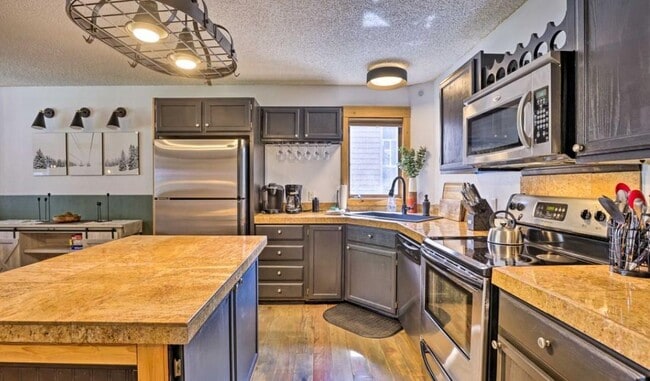 Building Photo - 96 Mountainside Dr