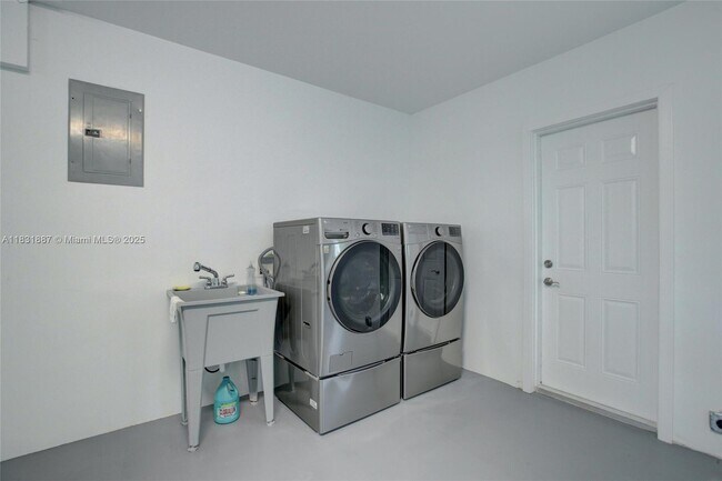 Building Photo - 1801 N 54th Ave