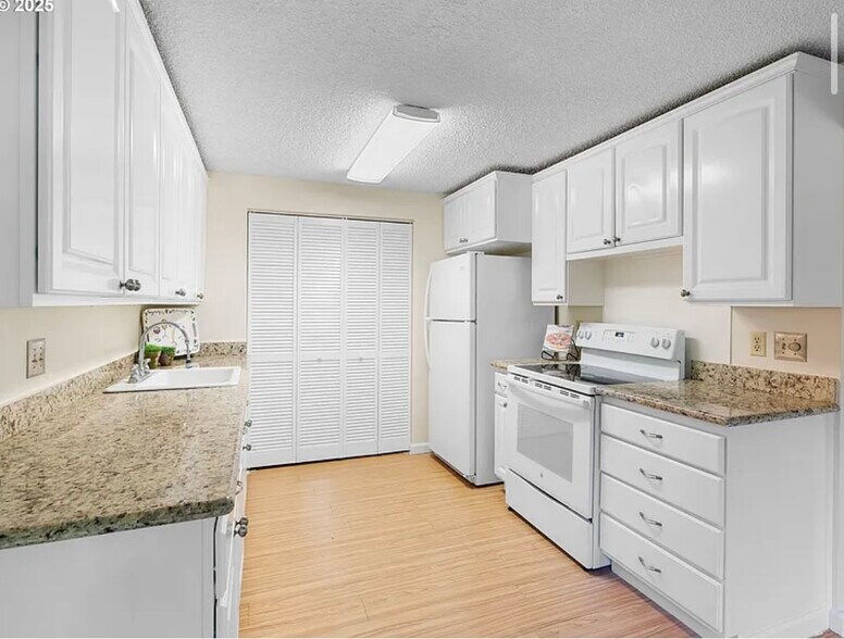 Building Photo - 7116 SW Murray Blvd