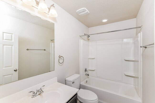 Building Photo - 15210 Pandion Dr