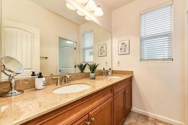 Building Photo - NICE TWO STORY HOME IN WEST ROSEVILLE!