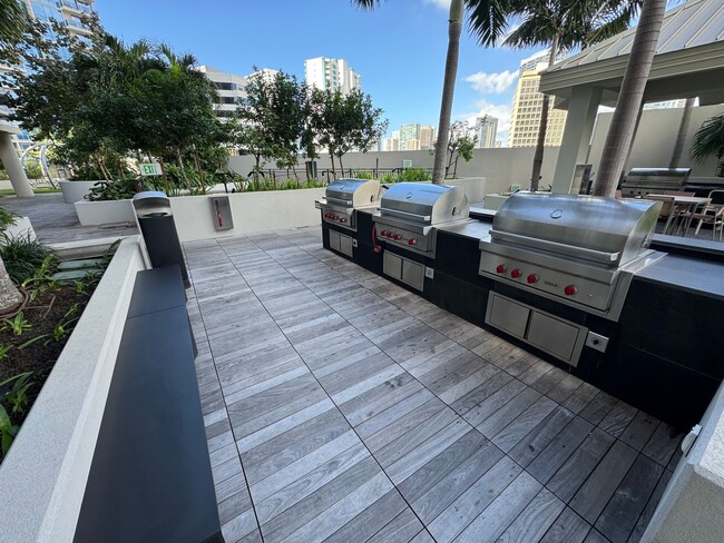 Building Photo - Sky Ala Moana West 1 bedroom, 1 bathroom l...