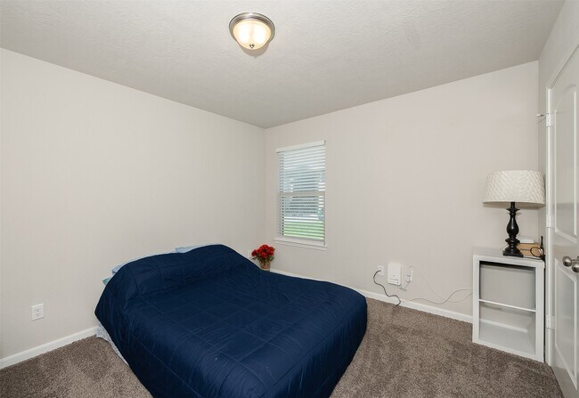 Building Photo - 2125 Stubbs Dr