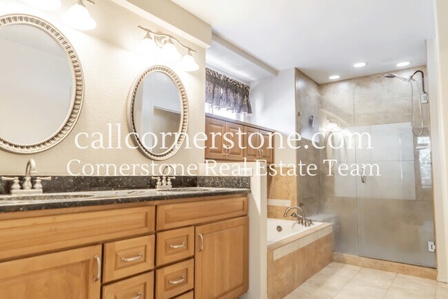 Building Photo - 4640 Kashmire Dr