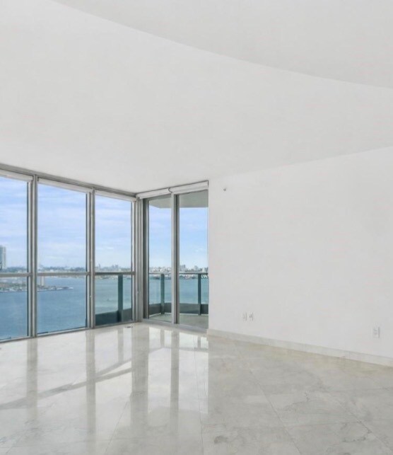 Building Photo - 1300 Brickell Bay Dr