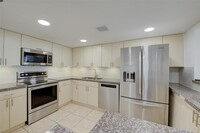 Building Photo - 2 bedroom in Miami FL 33179