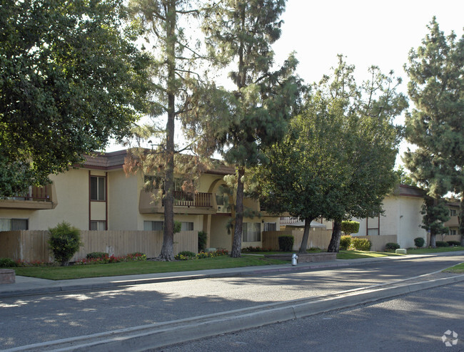 Building Photo - Los Arbolitos Apartments