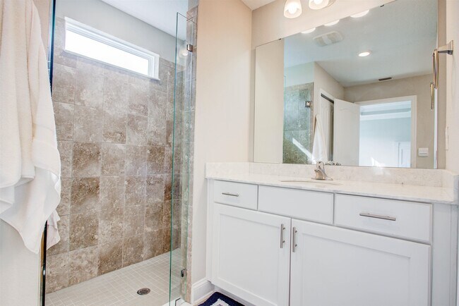 Building Photo - 130 Huesca Ct