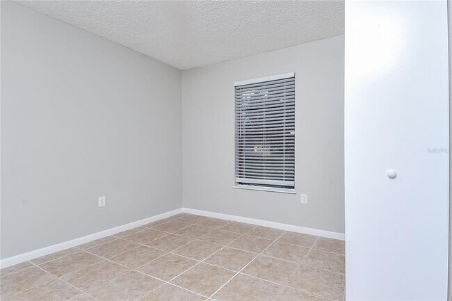 Building Photo - 225 Tracy Way