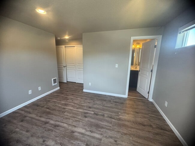 Building Photo - Beautiful 3 bedroom/2 bath tiny home in Co...