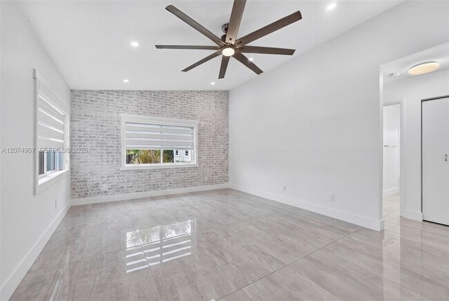 Building Photo - 5804 SW 116th Ave