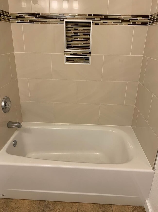Building Photo - Beautiful Lakefront 2 Bed 1.75 Bath Condo ...