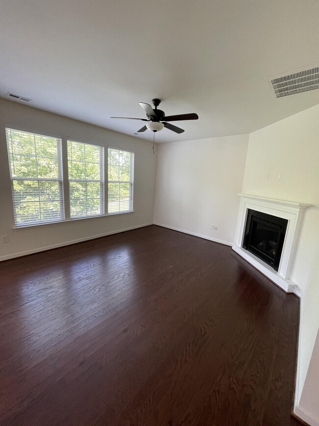 Building Photo - 6901 Swanhaven Dr