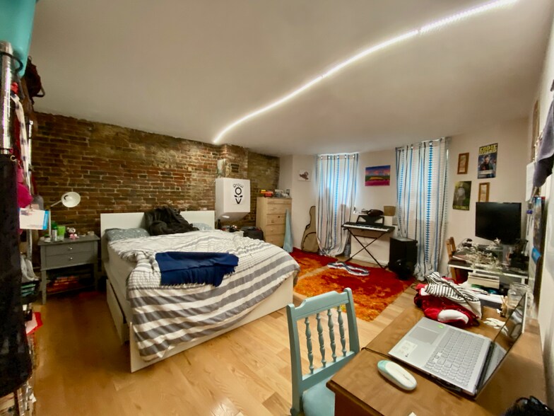 Building Photo - 204 Northampton St