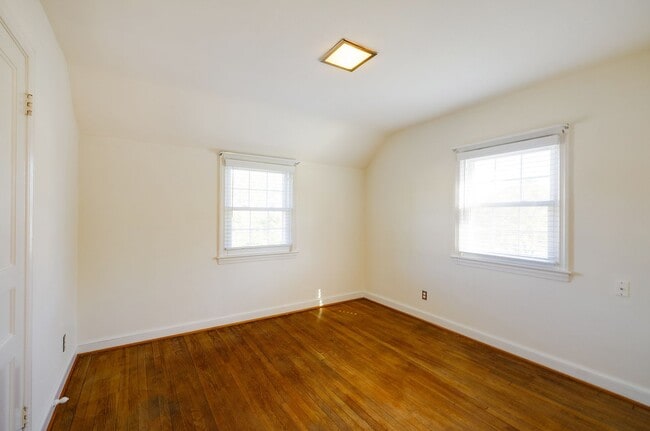Building Photo - Charming 3BR/2BA Hyattsville Gem! Bonus Room & Sunroom — Move-In Ready!