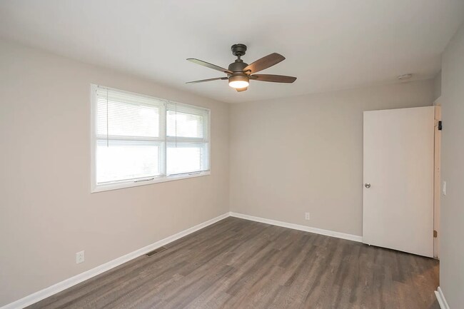Building Photo - Brentwood Oasis: Newly Renovated 3 Bed, 2 ...