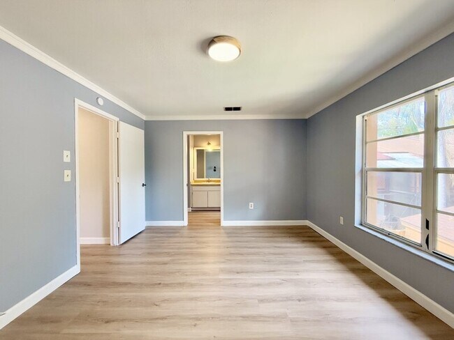 Building Photo - 817 Fairwood Forest Dr