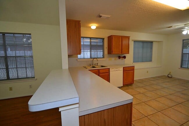 Building Photo - 2739 Blue Mist Dr