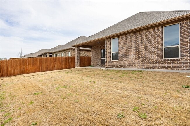 Building Photo - 228 Mineral Point Dr