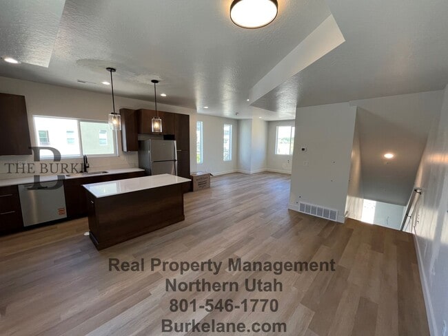 Building Photo - Brand new townhomes in Farmington