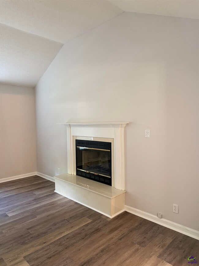 Building Photo - 107 Barrington Pl N