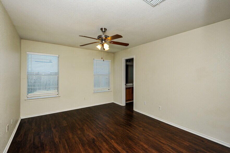 Building Photo - 3416 St Vincent Rd