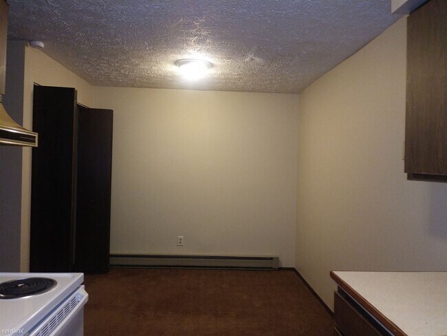 Building Photo - 797 Kerns Dr NE
