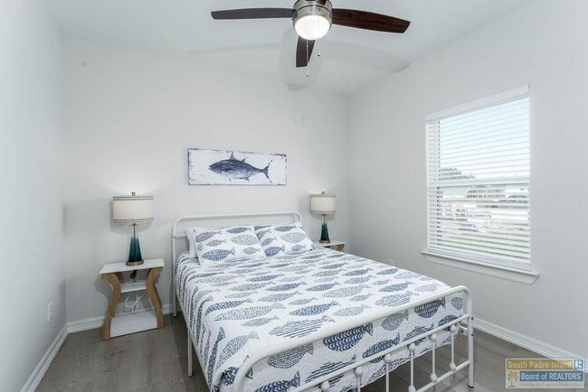 Building Photo - 18 S Bay Hill Dr