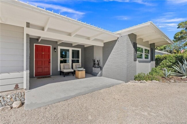 Building Photo - 530 S Manor Dr