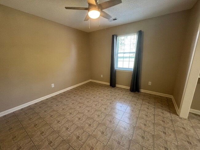 Building Photo - 4680 Plateau Rd