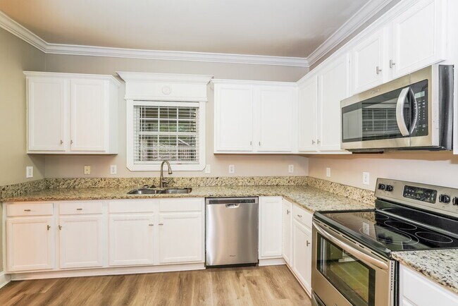 Building Photo - 111 Coldwater Dr