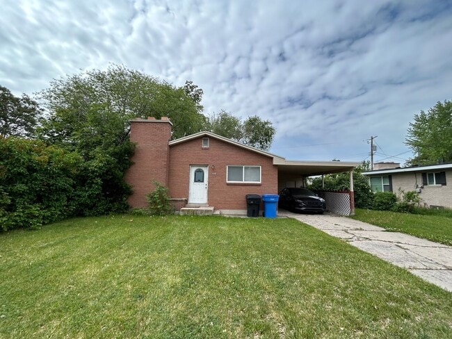 Building Photo - 3 Bed/1.5 Bath in a Cul-de-sac by Universi...