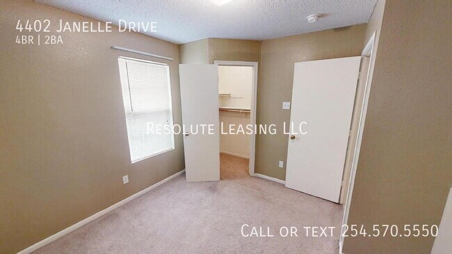 Building Photo - 4402 Janelle Dr