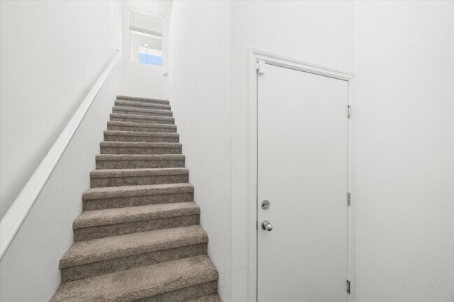 Building Photo - 216 Callen Falls Ave