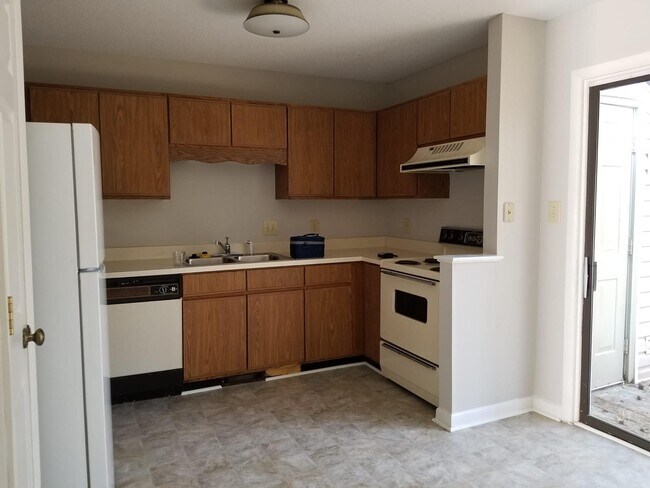 Kitchen - 5905 Suncreek Ct