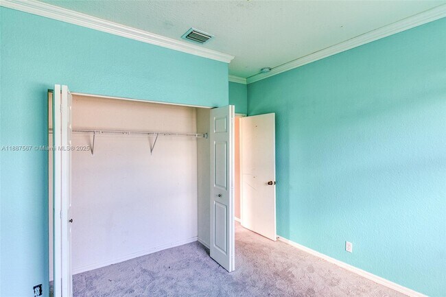 Building Photo - 3769 SW 51st St