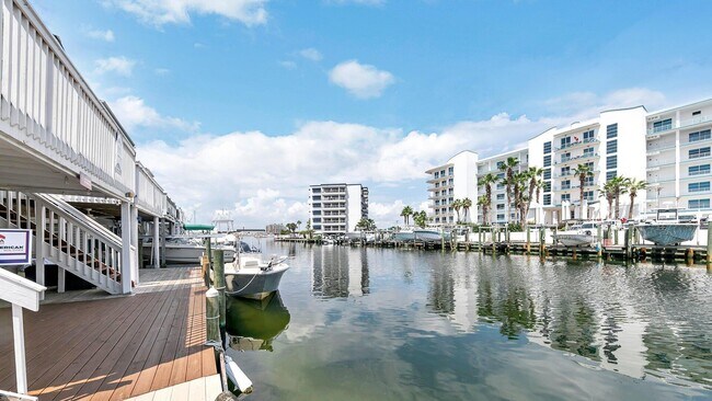 Building Photo - 445 Gulf Shore Dr