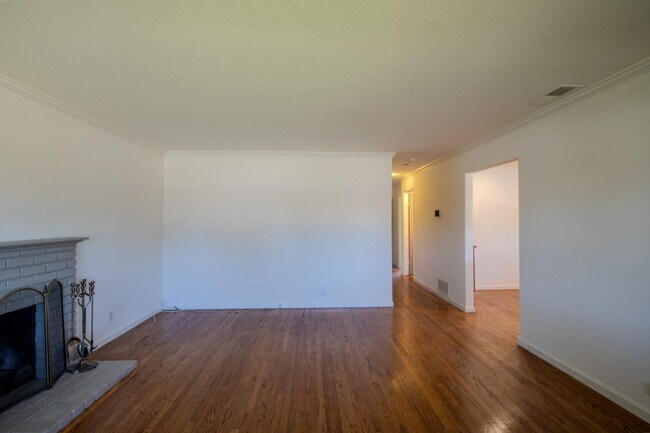 Building Photo - 6944 Cedar Ln