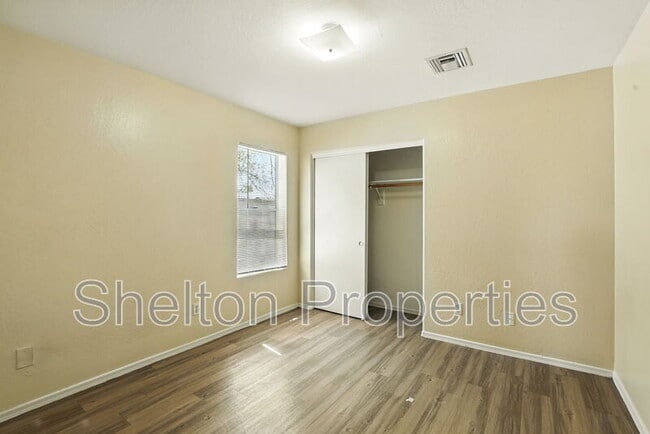 Building Photo - 345 N 15th St