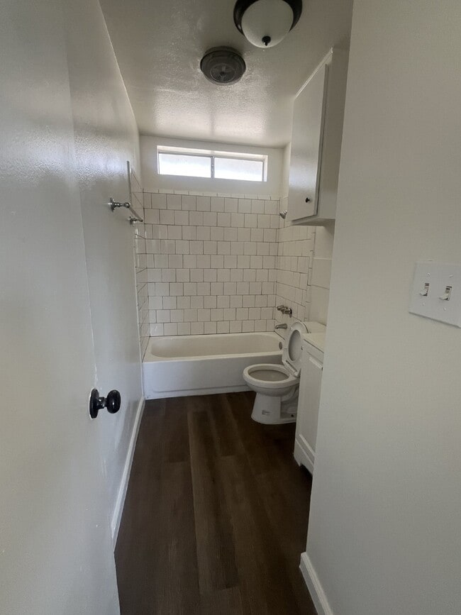 Building Photo - 20469 Vanowen St