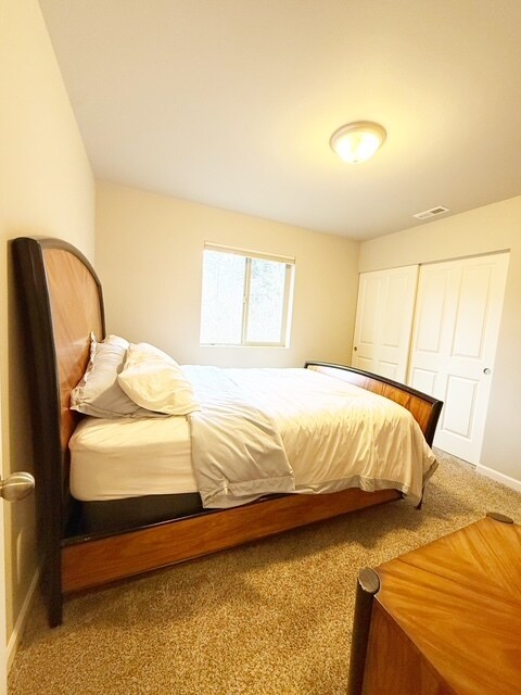 Building Photo - 298 NE Tronson Cir