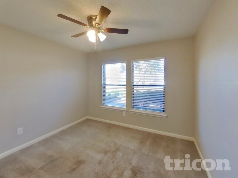 Building Photo - 716 King St