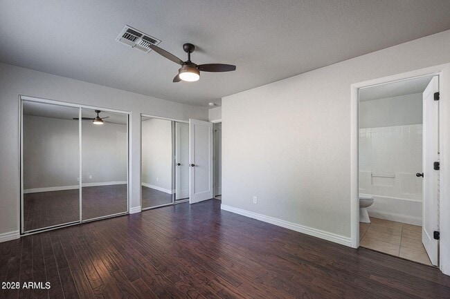 Building Photo - 2134 E Robin Ln