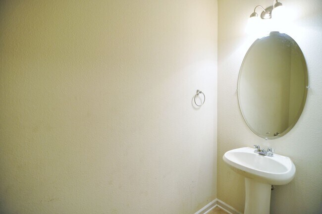 Building Photo - 29934 Glenrose Way