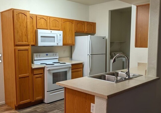 Building Photo - 41410 Juniper St