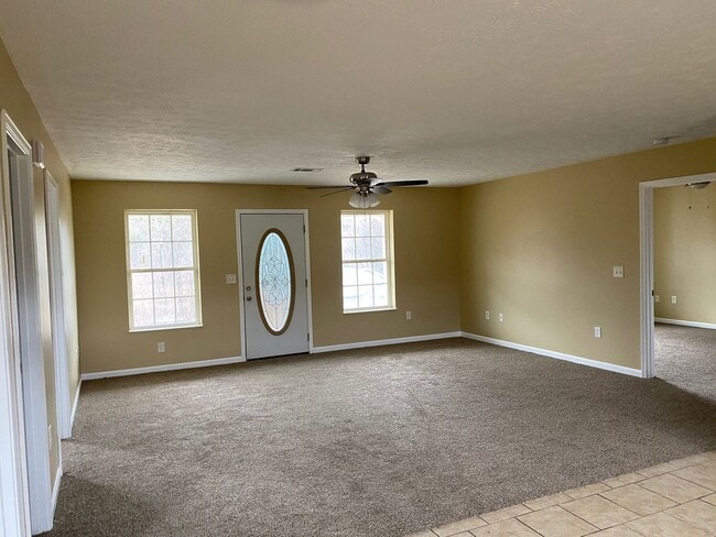 Building Photo - Now available 3 bedroom 2 bath single fami...