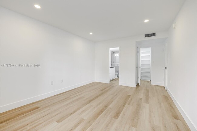 Building Photo - 1700 NE 105th St
