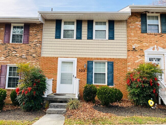Primary Photo - 2 Bedroom, 1.5 Bath Townhouse
