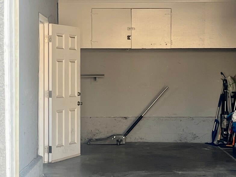 Building Photo - 28167 Robin Ave